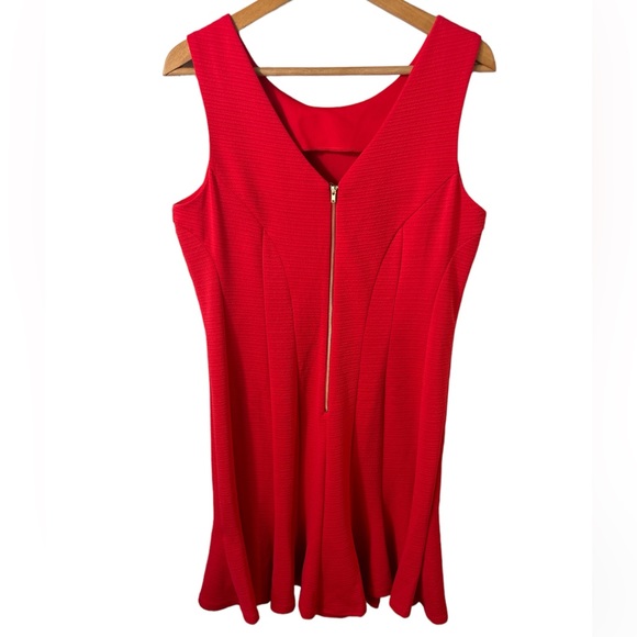 NWT Gabby Skye sleeveless red dress with pleated details size 14. - Picture 2 of 9